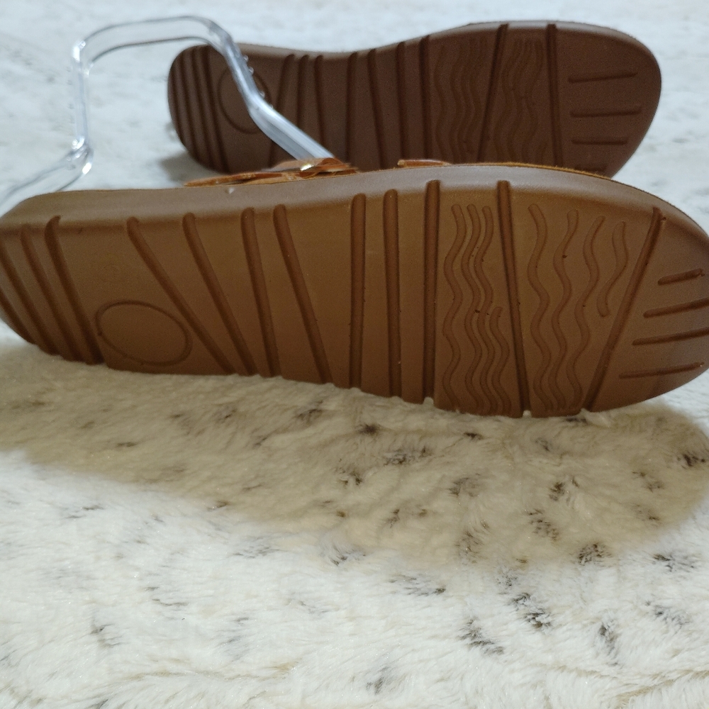 Forever Comfort Women's Brown Double Buckled Flip Flops Sandals - Picture 7 of 8